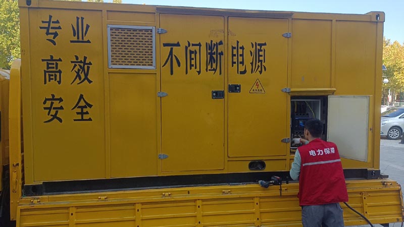 安龙柴油发电机组和UPS电源配合使用时，如何避免切换过程中的电力中断？